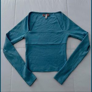urban outfitters orla square neck top 🧵